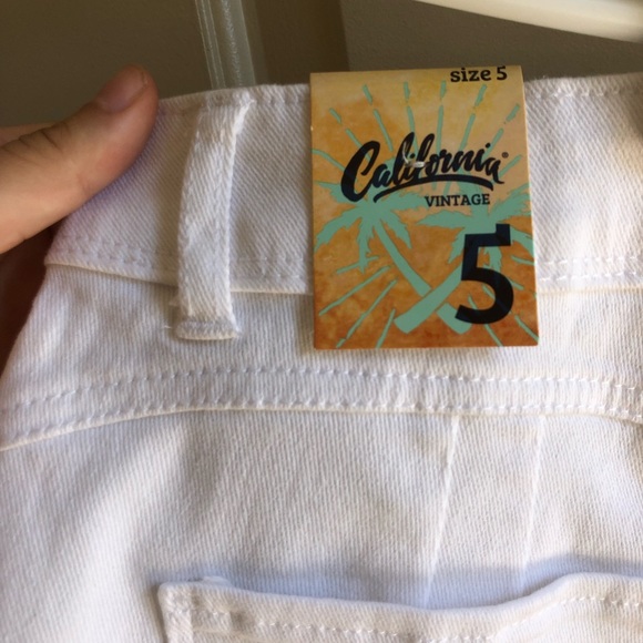 Fashion Nova California vintage white jean shorts - Picture 2 of 4